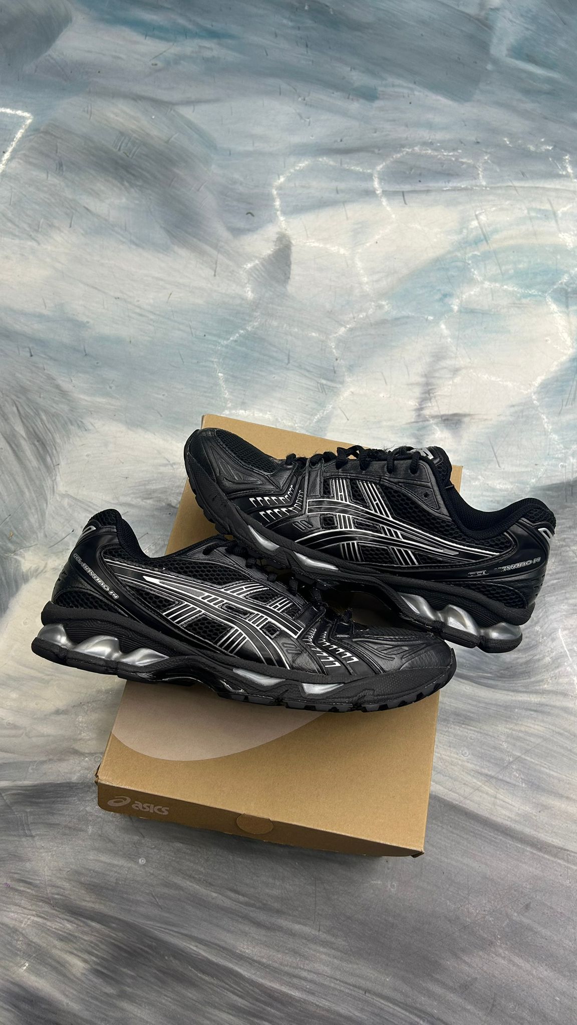 ASICS GEL KAYANO BLACK PURE SILVER PRE OWNED SIZE 10.5