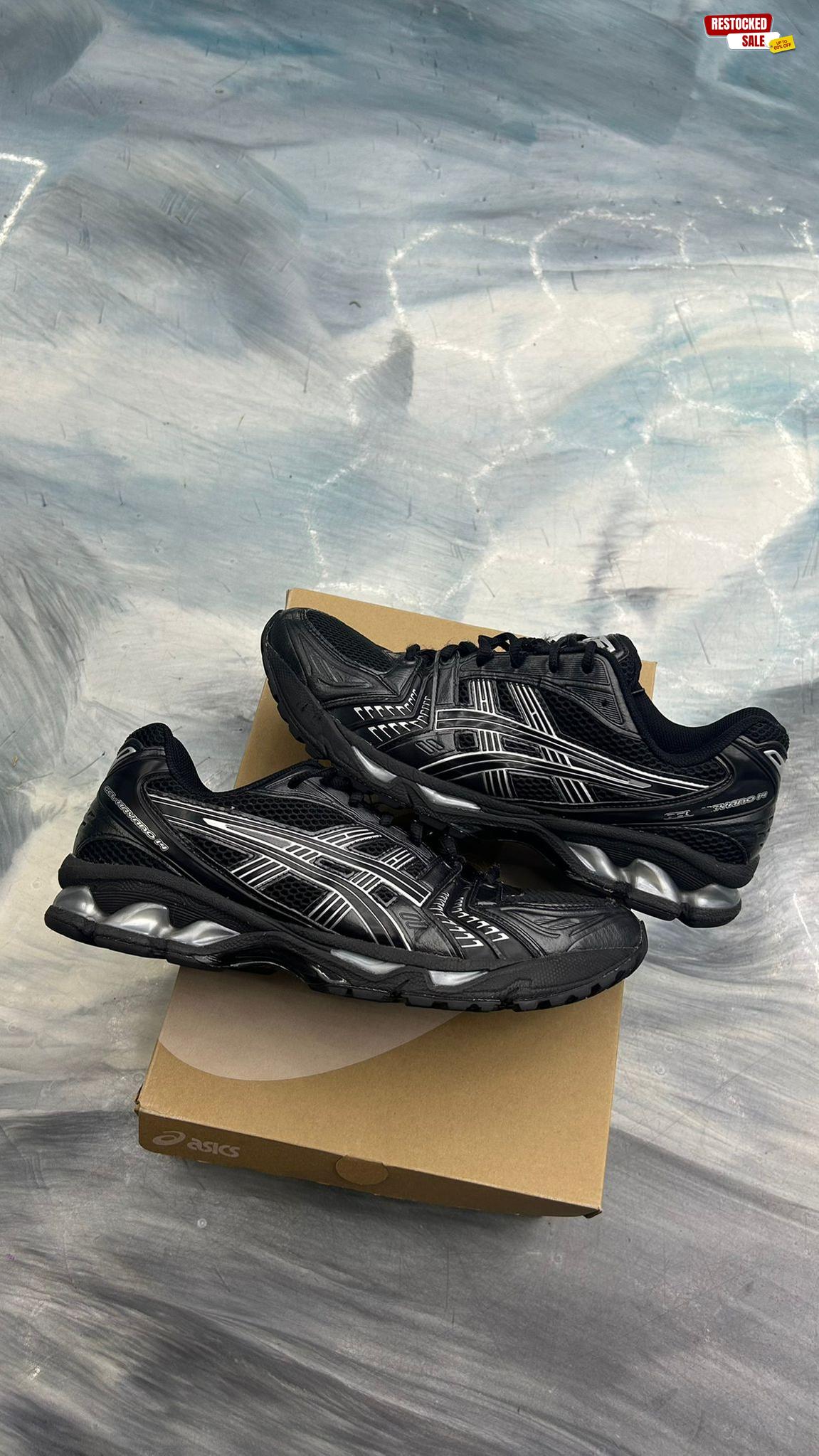 ASICS GEL KAYANO BLACK PURE SILVER PRE OWNED SIZE 10.5