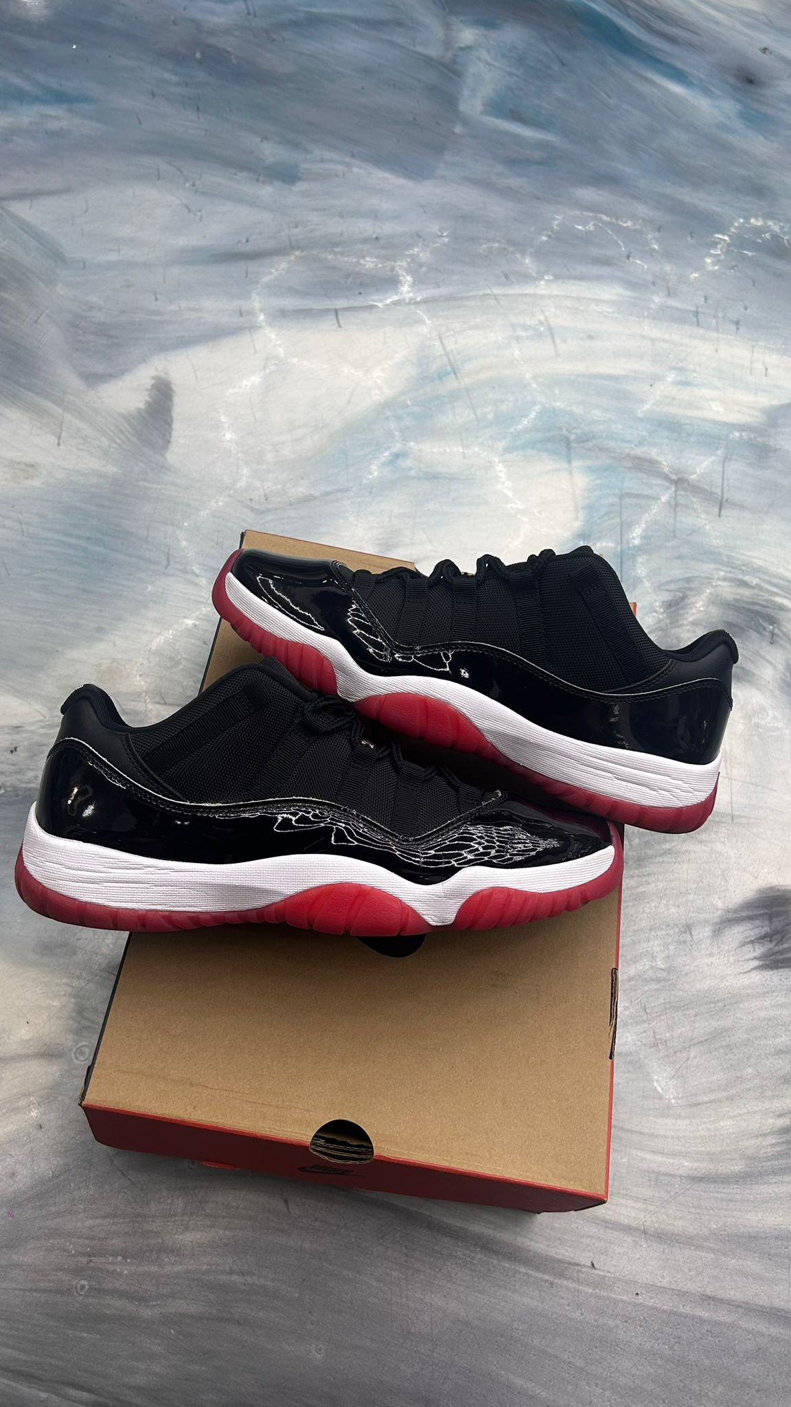 JORDAN 11 RETRO LOW BRED PRE OWNED SIZE 11.5