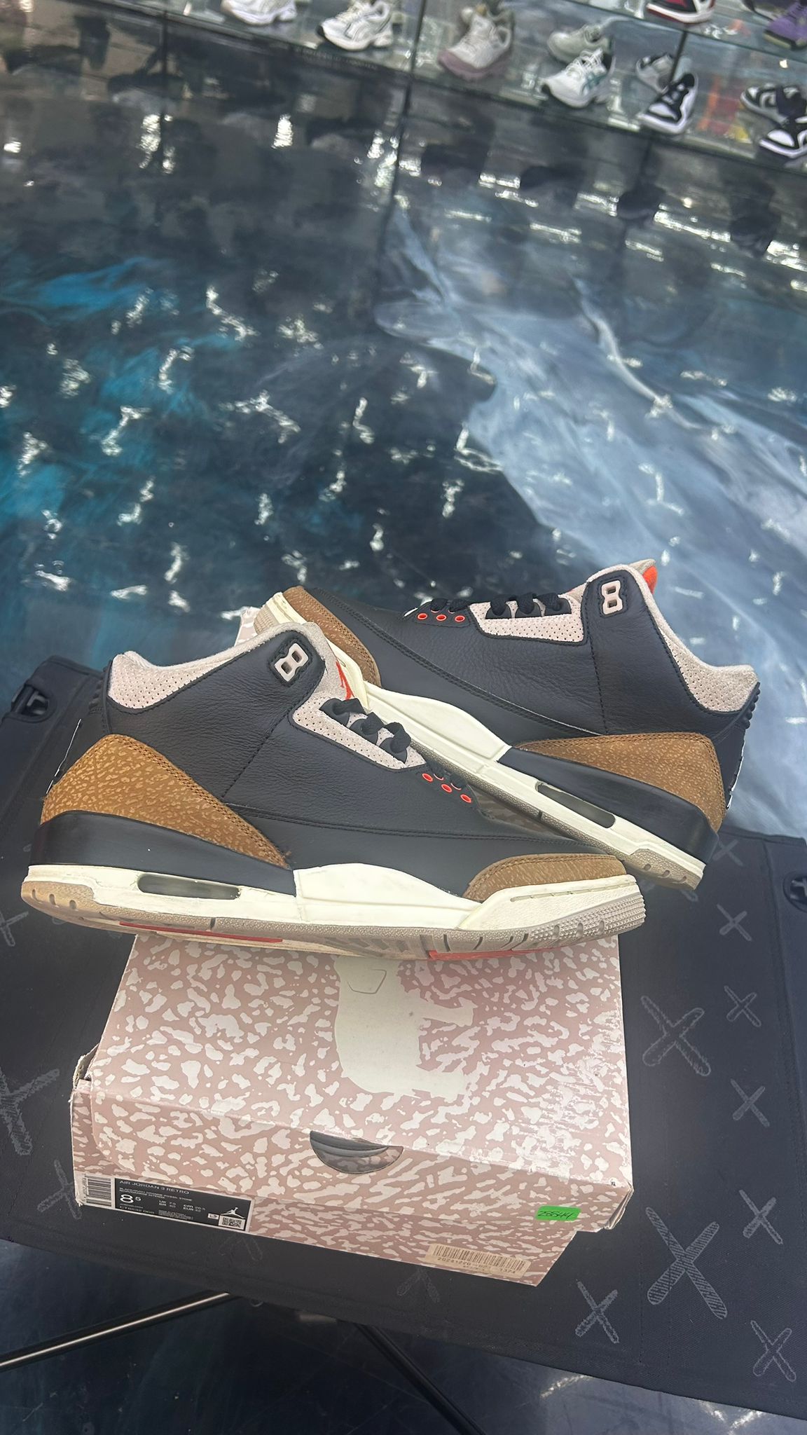JORDAN 3 RETRO DESERT ELEPHANT PRE OWNED SIZE 8.5