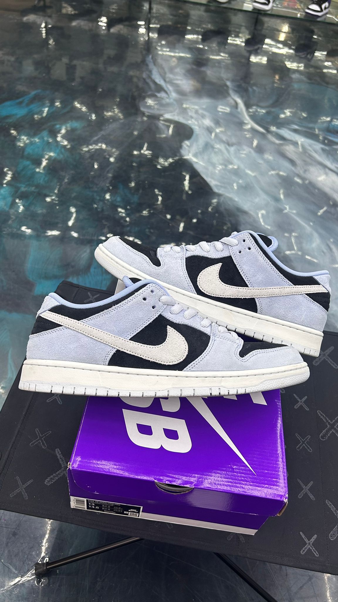 NIKE SB DUNK LOW BLACK ALUMINUM PRE OWNED SIZE 13