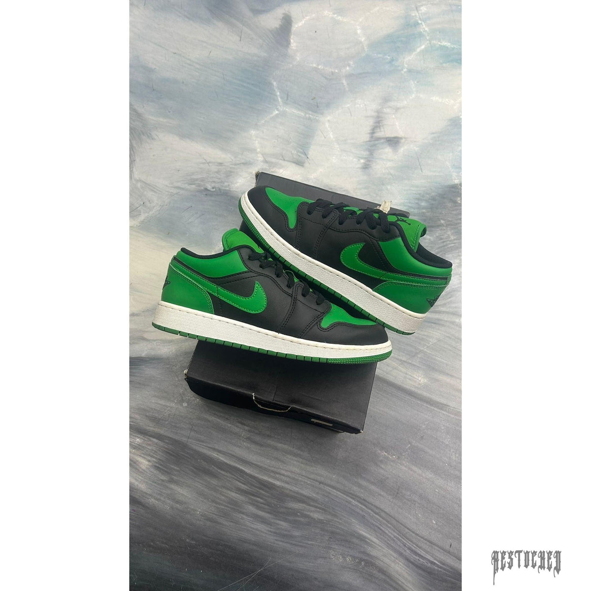JORDAN 1 LOW LUCKY GREEN (GS) PRE OWNED SIZE 6Y