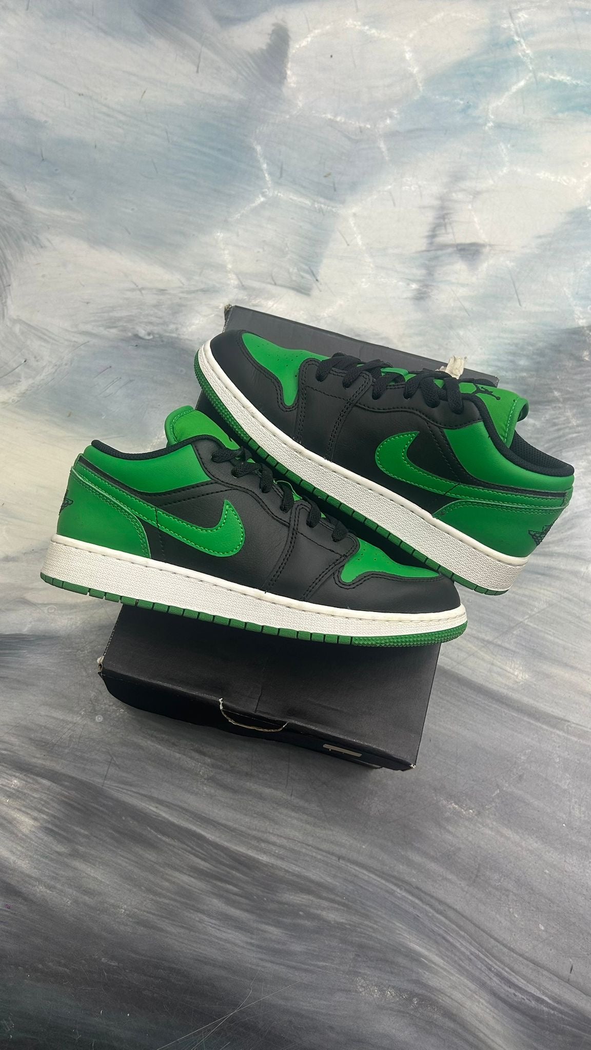 JORDAN 1 LOW LUCKY GREEN (GS) PRE OWNED SIZE 6Y sneakers, black leather with vibrant green accents and white soles.