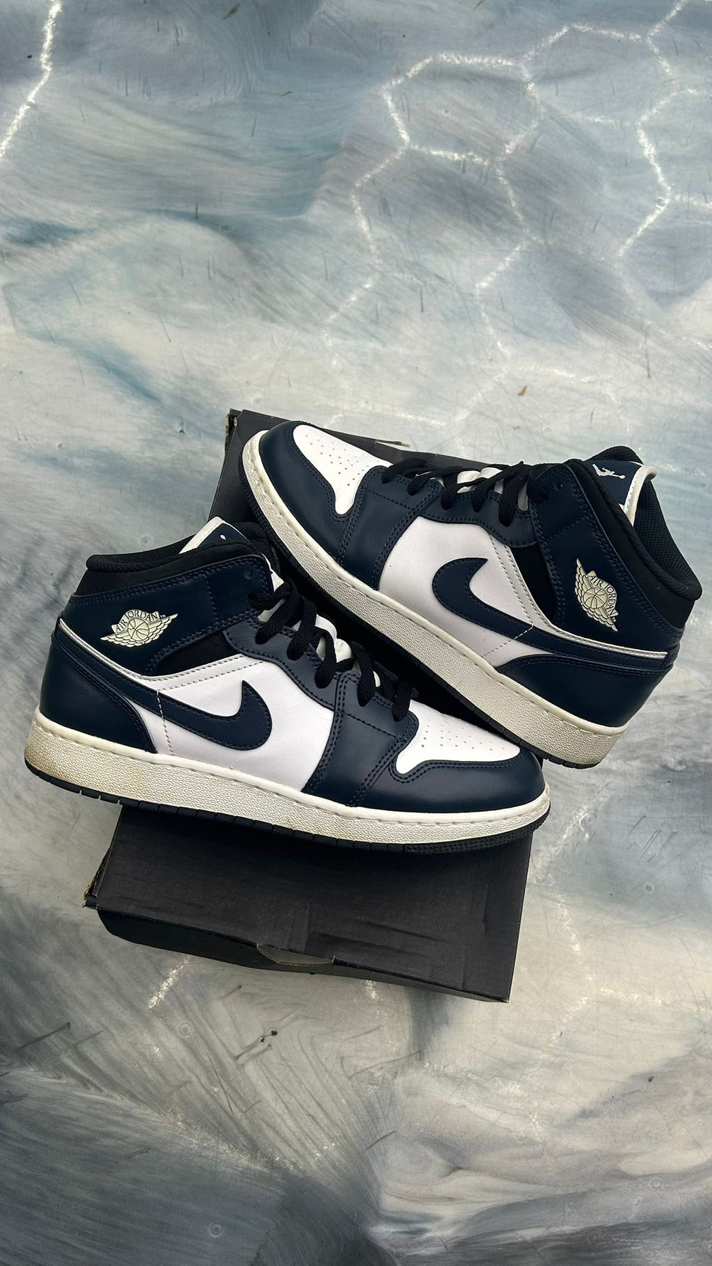 Pre-owned Jordan 1 Mid Armory Navy (GS) size 7Y sneakers with white leather panels.