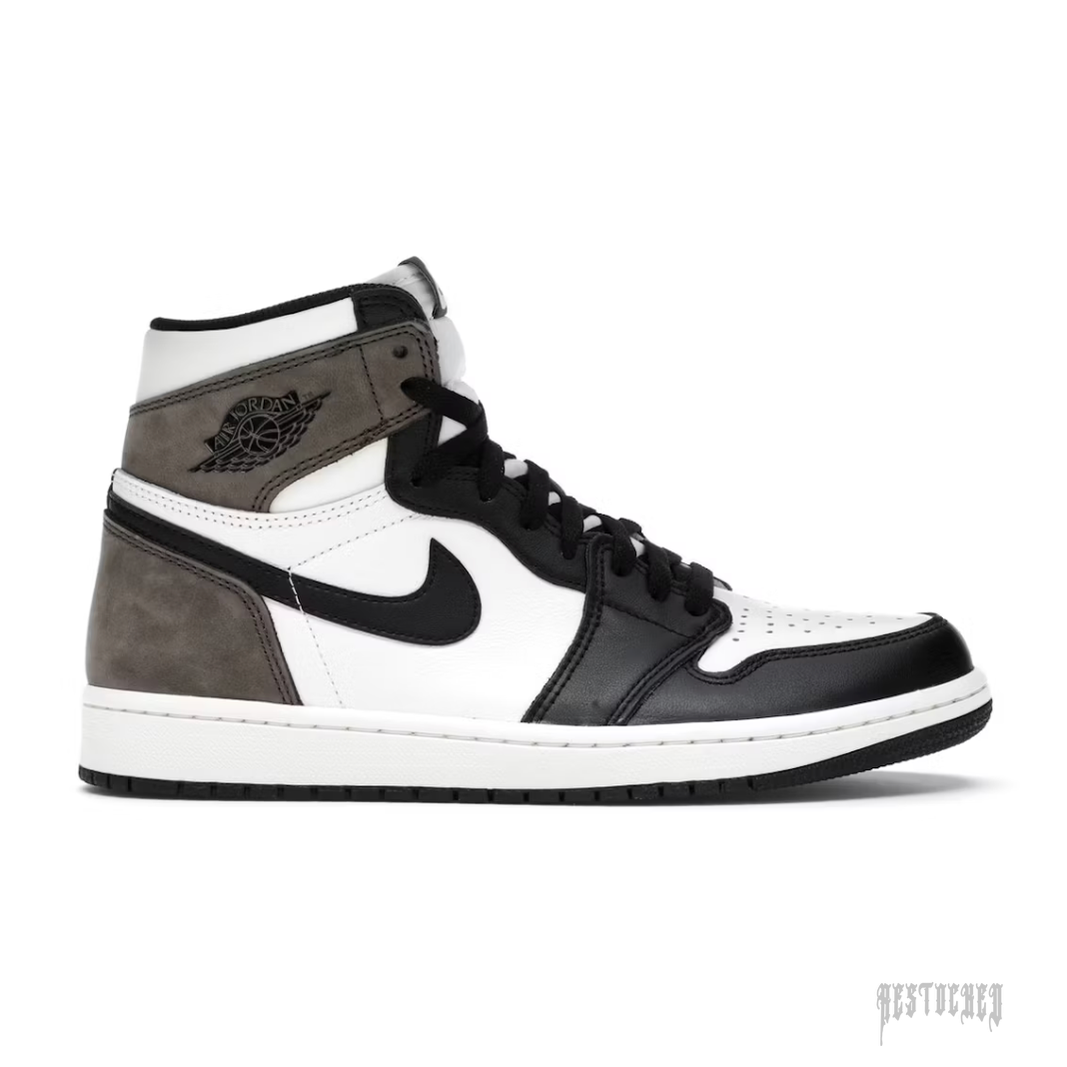 JORDAN 1 RETRO HIGH DARK MOCHA sneaker with white leather, black overlays, and dark mocha suede.