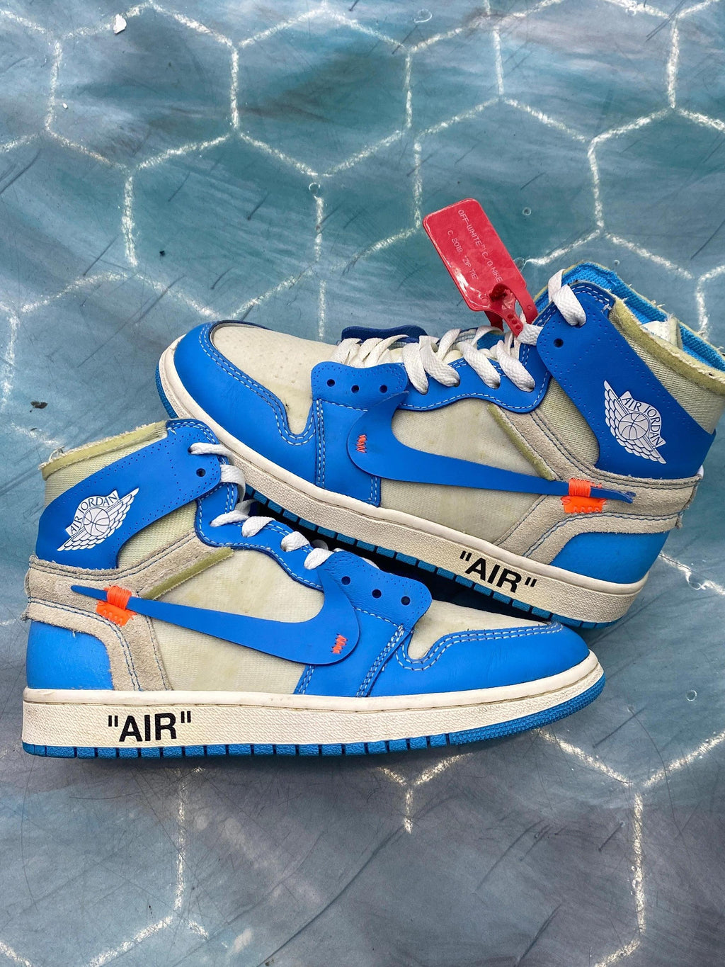 Pre-owned Jordan 1 Retro High Off-White University Blue sneakers, size 6.5, with red tag.