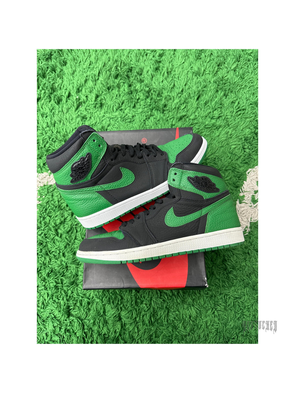 Pre-owned Jordan 1 Retro High Pine Green Black sneakers, size 10.5, on a box and green turf.