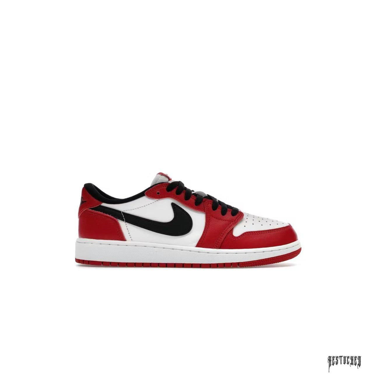 JORDAN 1 RETRO LOW OG CHICAGO (GS) sneaker in red, white, and black leather.