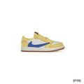JORDAN 1 RETRO LOW OG SP (PS) in white and yellow leather with a blue Swoosh.