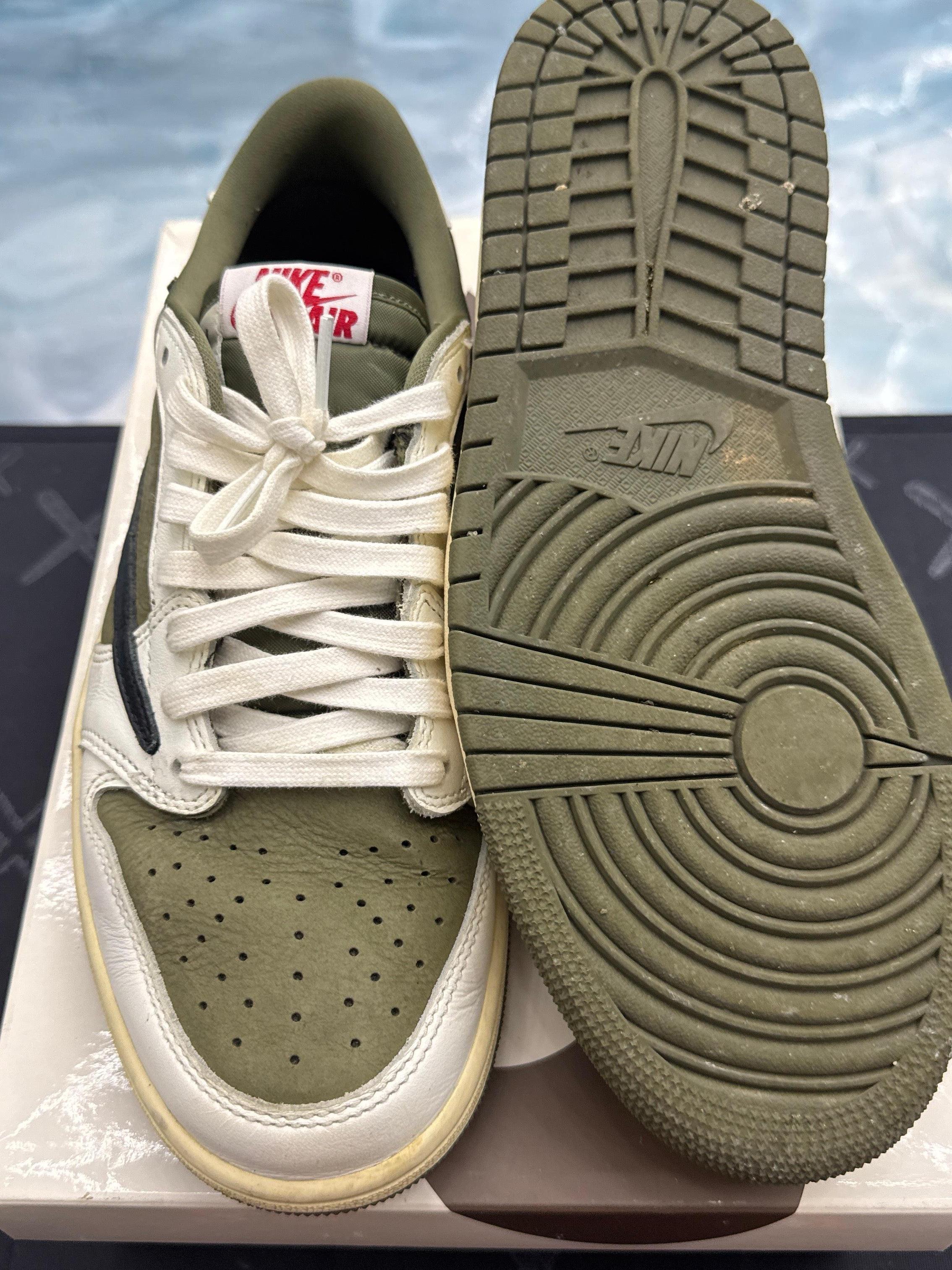 Pre-owned Jordan 1 Retro Low OG SP Travis Scott Medium Olive size 9, showing top and sole.