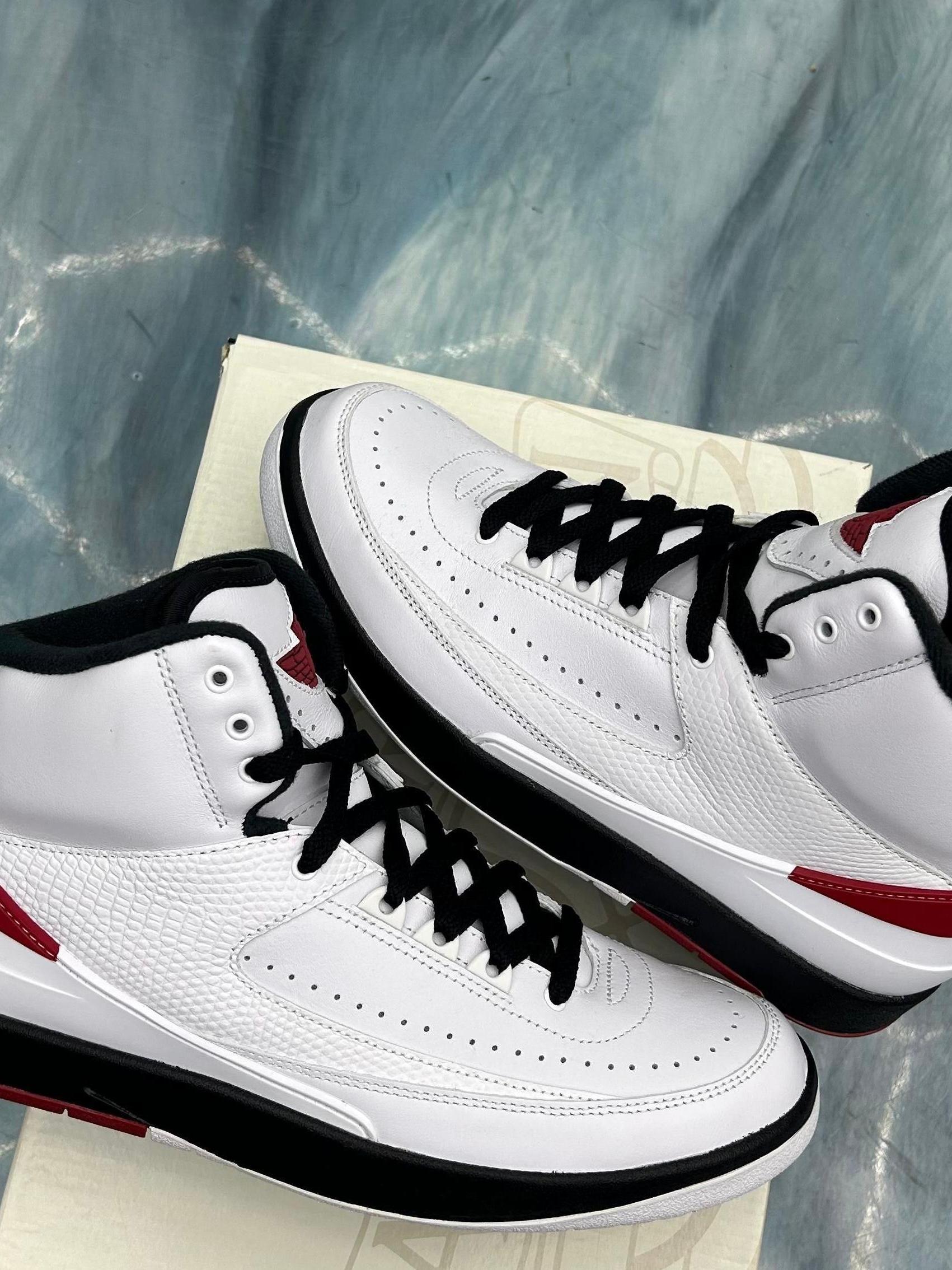 Pre-owned Jordan 2 Retro Chicago sneakers, white leather with black laces and red accents.