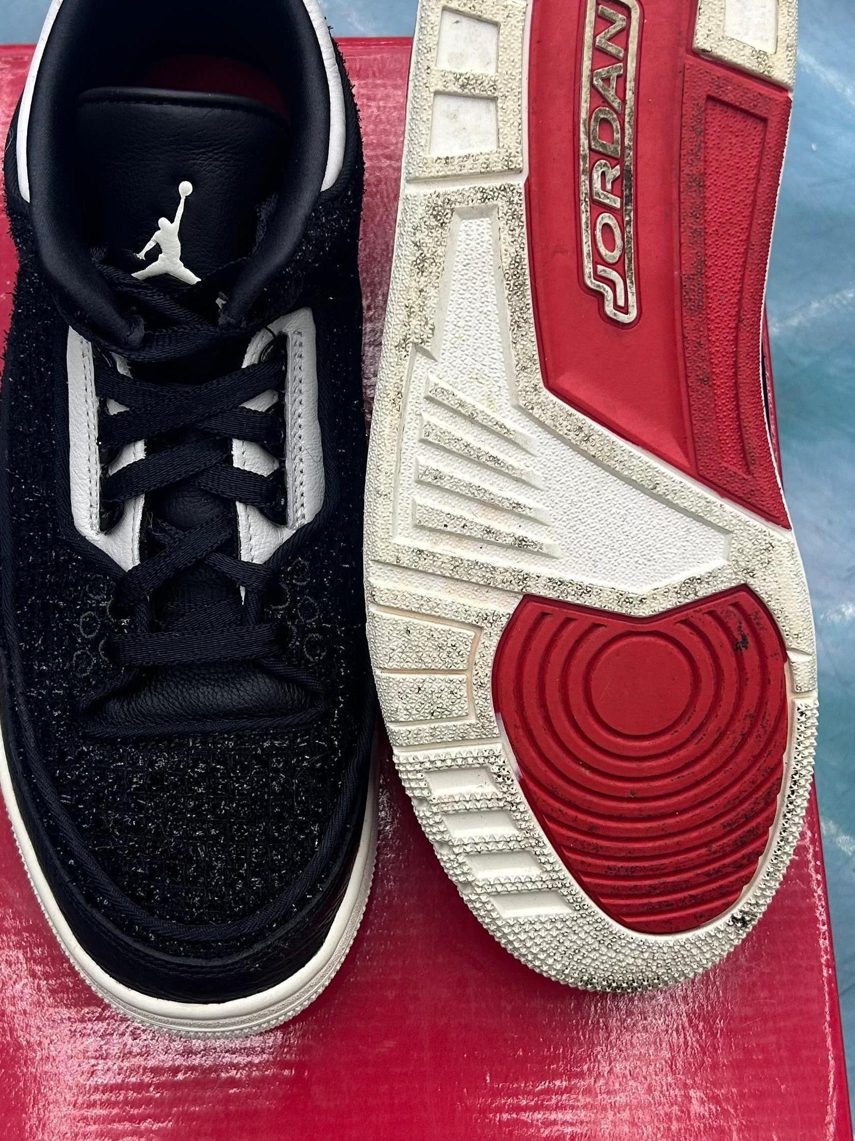 Pre-owned JORDAN 3 RETRO AWOK VOUGE BLACK (WOMENS) sneaker, black textured upper, white midsole, red outsole.