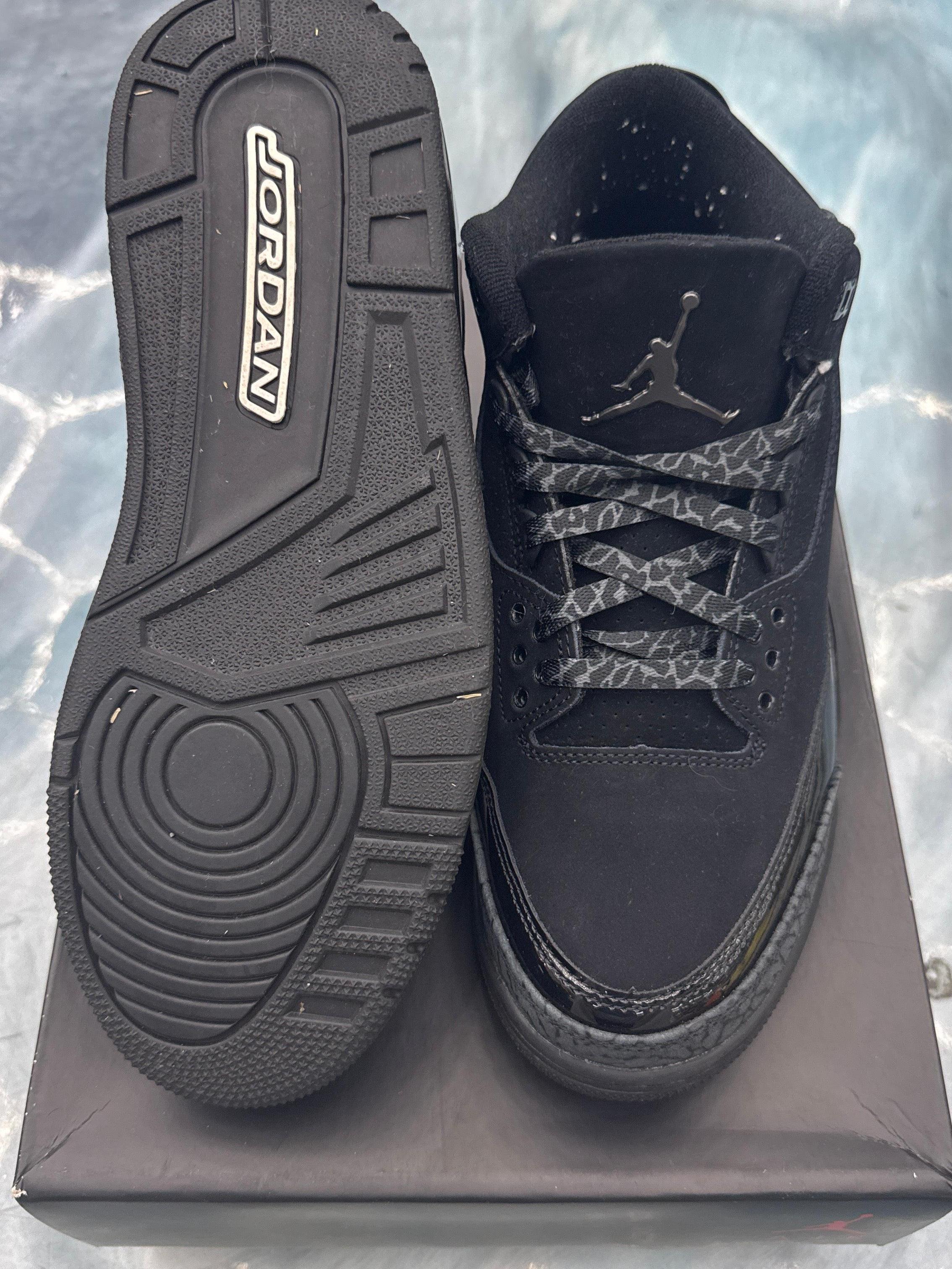 Pre-owned Jordan 3 Retro Black Cat size 9 sneakers, featuring black nubuck and patent leather with elephant print laces.