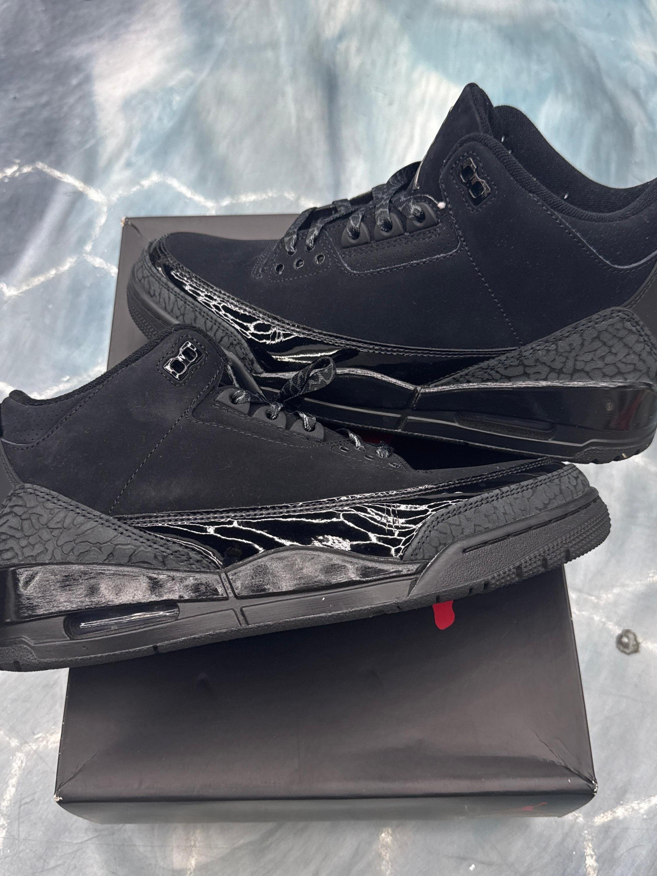 JORDAN 3 RETRO BLACK CAT PRE OWNED SIZE 9 sneakers, black suede and patent leather with elephant print.