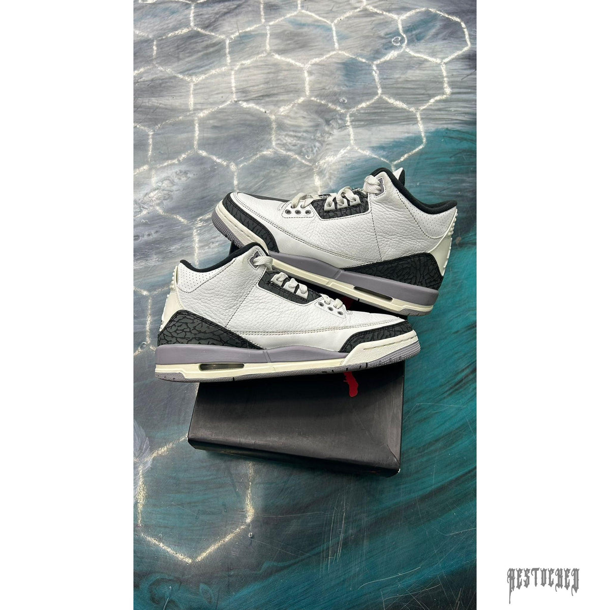 JORDAN 3 RETRO CEMENT GREY PRE OWNED SIZE 7Y