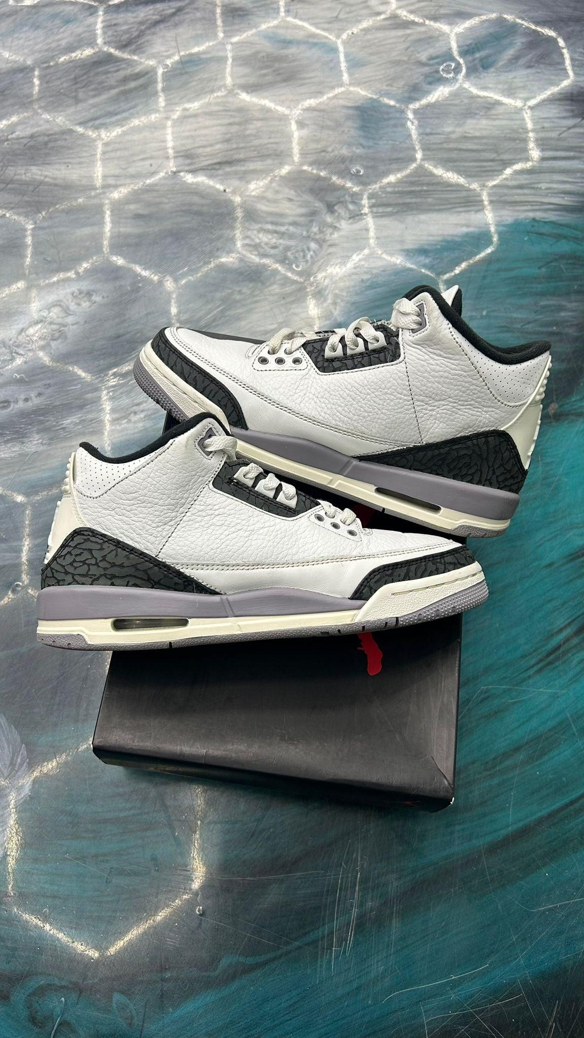 JORDAN 3 RETRO CEMENT GREY PRE OWNED SIZE 7Y white leather sneakers with grey elephant print.