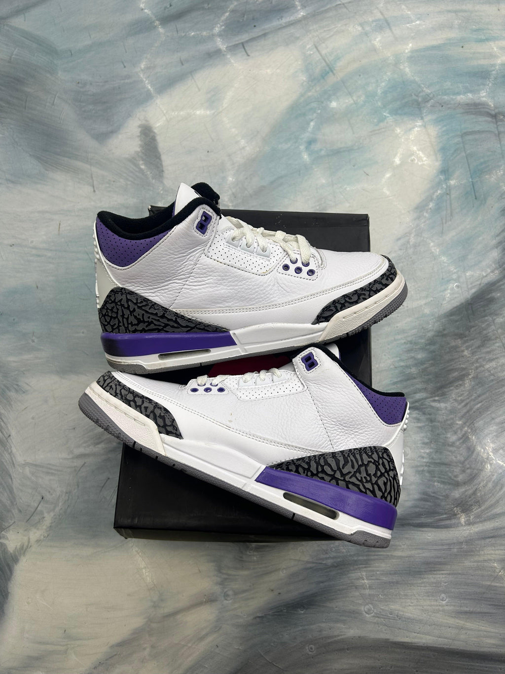 JORDAN 3 RETRO DARK IRIS (GS) PRE OWNED SIZE 7Y, white leather with purple accents and elephant print.