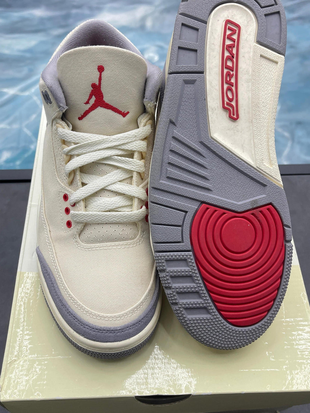 Pre-owned Jordan 3 Retro Muslin size 7 sneakers with cream canvas, grey accents, and red Jumpman logo.