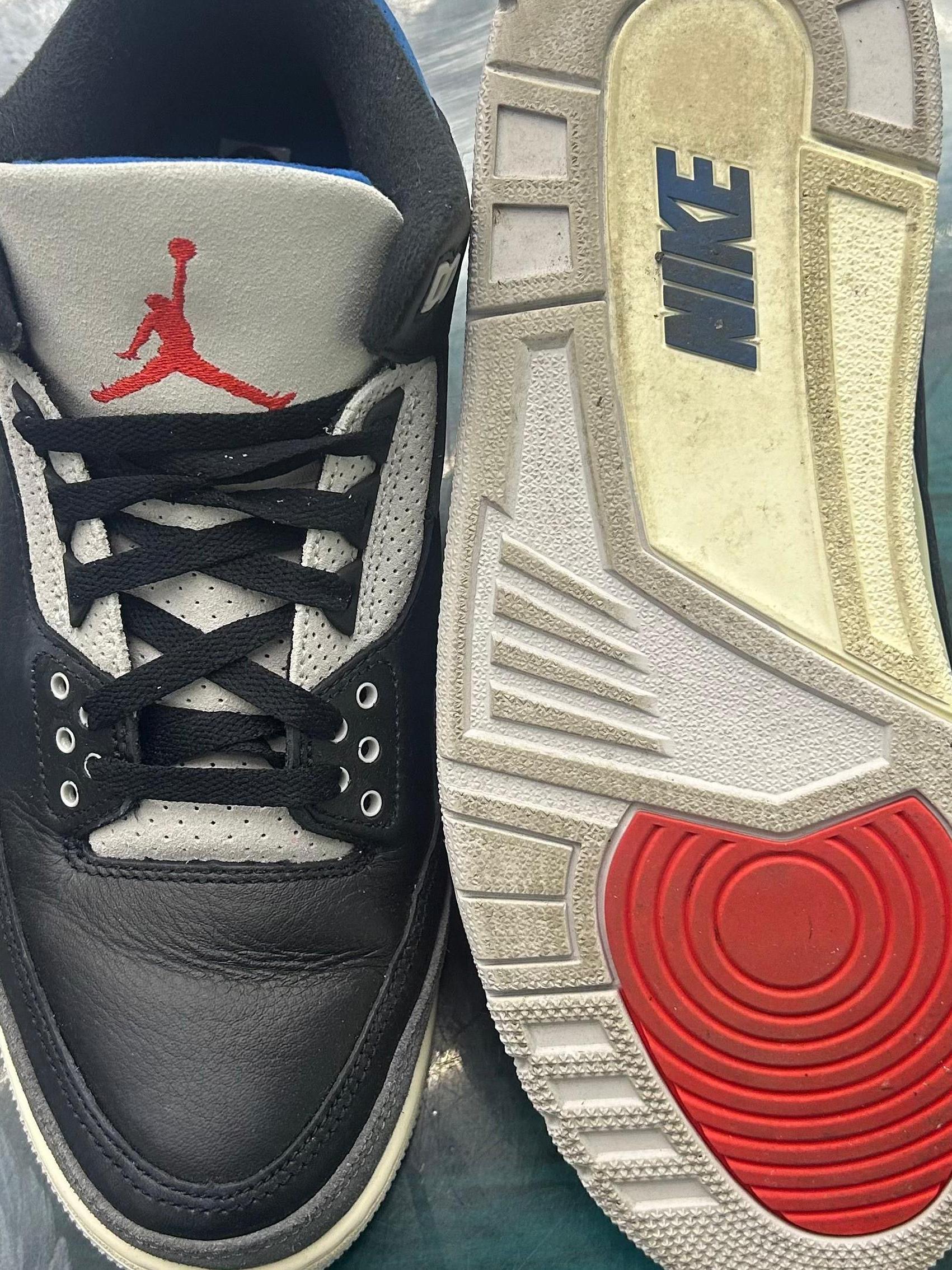 Pre-owned Jordan 3 Retro Rare Air sneakers, black leather with grey accents, red Jumpman logo, and white/red Nike sole.