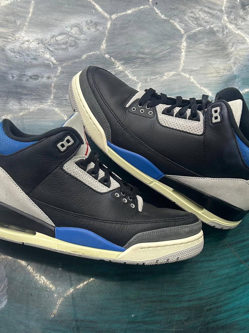 JORDAN 3 RETRO RARE AIR PRE OWNED SIZE 10. Black leather sneakers with blue accents and grey elephant print.
