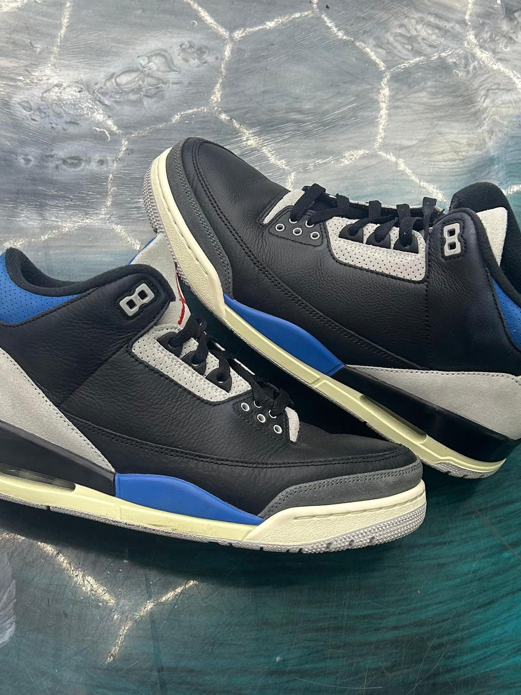 JORDAN 3 RETRO RARE AIR PRE OWNED SIZE 10. Black leather sneakers with blue accents and grey elephant print.