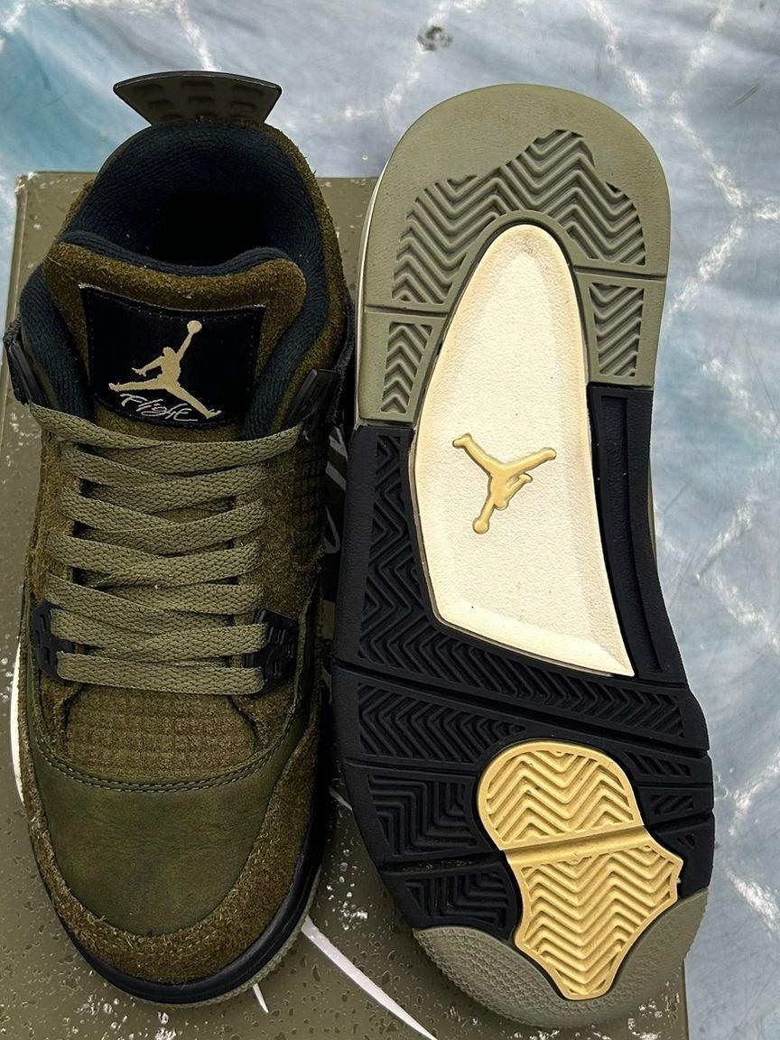 JORDAN 4 RETRO CRAFT MEDIUM OLIVE PRE OWNED SIZE 5.5Y, top-down view showing olive suede upper and black/cream sole with gold Jumpman.