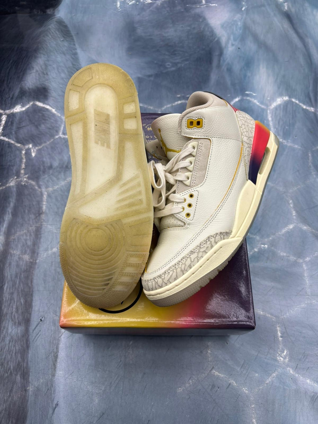 Pre-owned Jordan 4 Retro J Balvin Medellin Sunset size 9, white leather with colorful heel and elephant print.