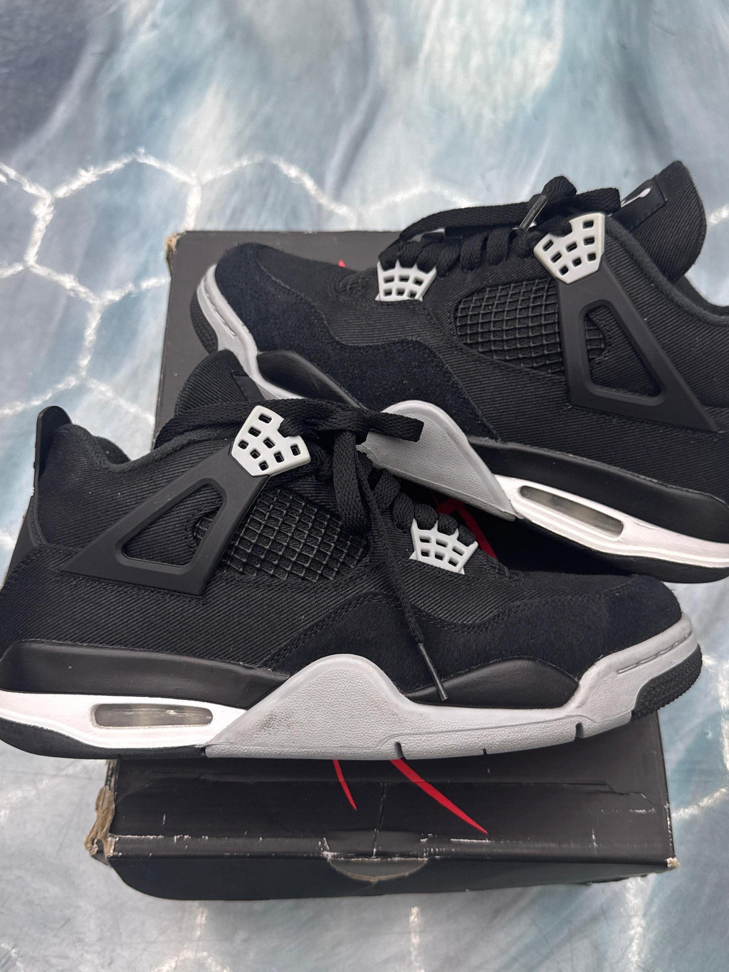 Pre-owned Jordan 4 Retro SE Black Canvas sneakers, size 8.5, with white and grey accents.