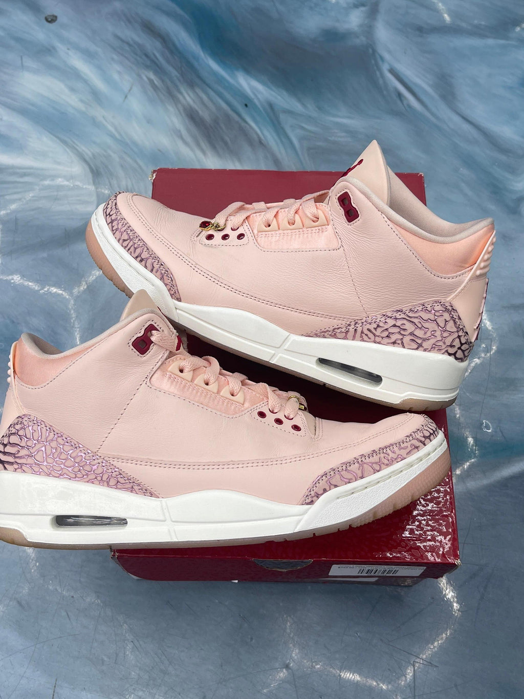 Pre-owned JORDAN 4 RETRO VALENTINES DAY sneakers, light pink leather with patterned accents, size 12W/10.5.