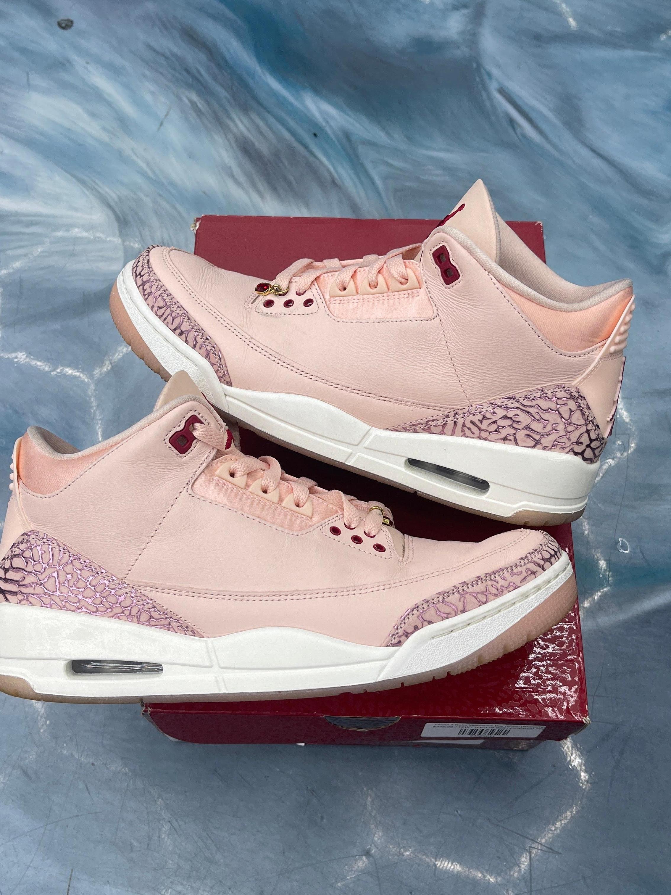 Pre-owned JORDAN 4 RETRO VALENTINES DAY sneakers, light pink leather with patterned accents, size 12W/10.5.