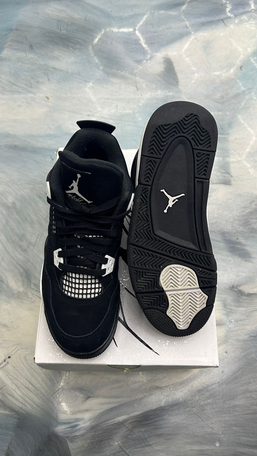 Pre-owned JORDAN 4 RETRO WHITE THUNDER, black suede and white accents, size 7Y, with Jumpman logo.