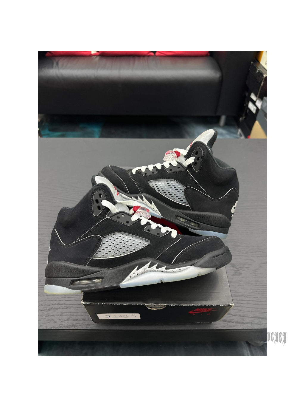 Pre-owned Jordan 5 Retro Black Metallic sneakers, size 6Y, with black suede upper and silver mesh.
