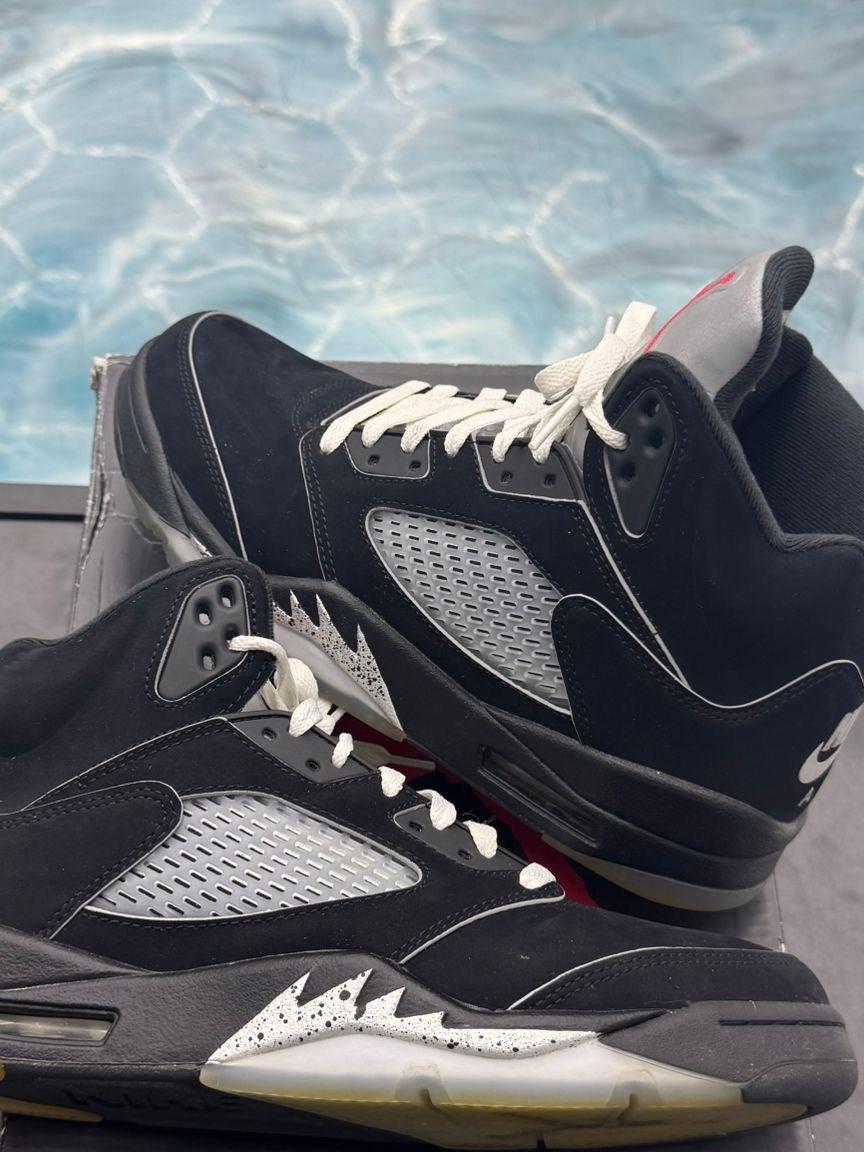 Pre-owned Jordan 5 Retro Black Metallic Reimagined size 9.5 sneakers with white laces, black suede, and speckled soles.