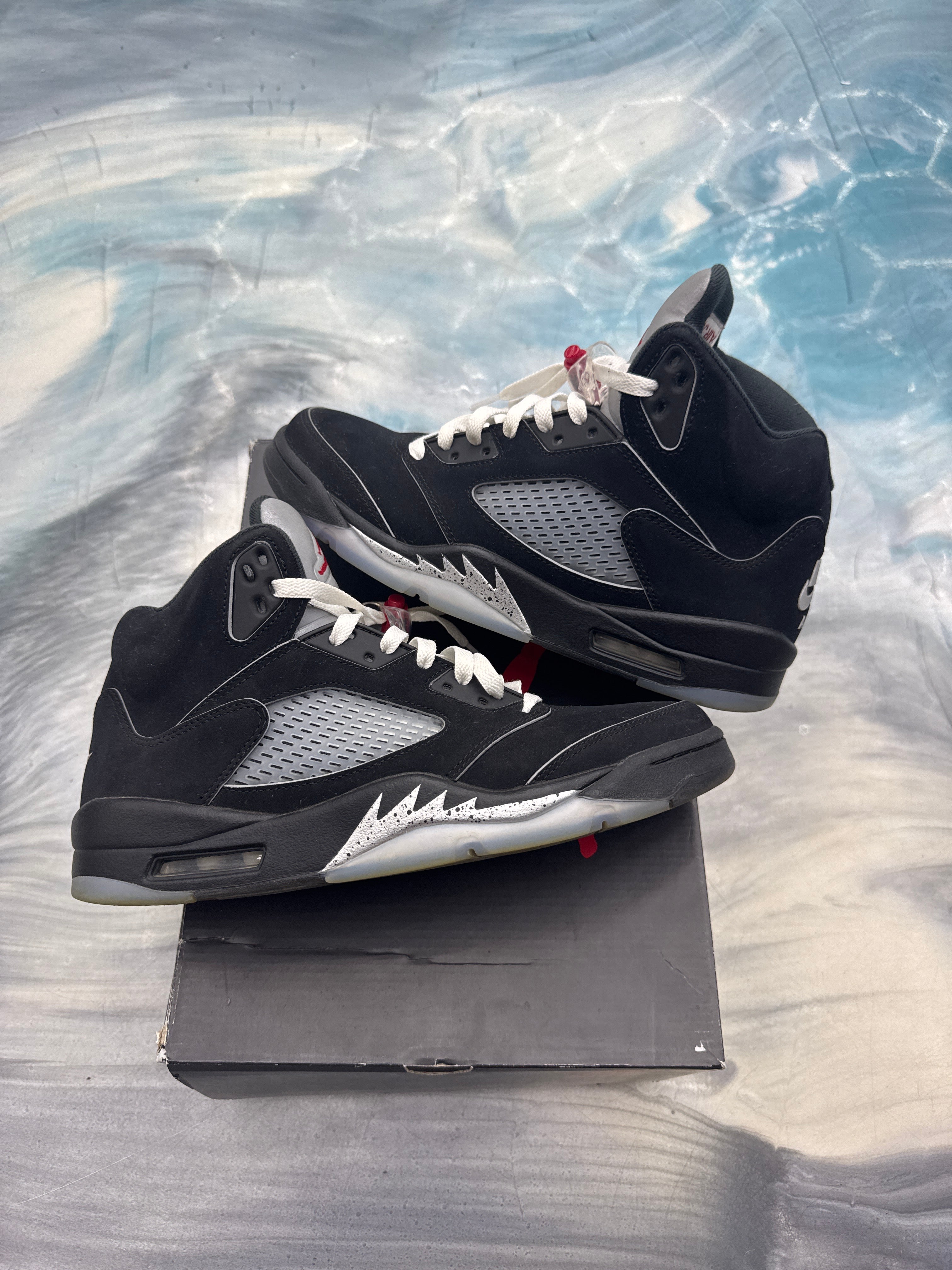 Pre-owned Jordan 5 Retro Black Metallic Reimagined size 10 sneakers with white laces.