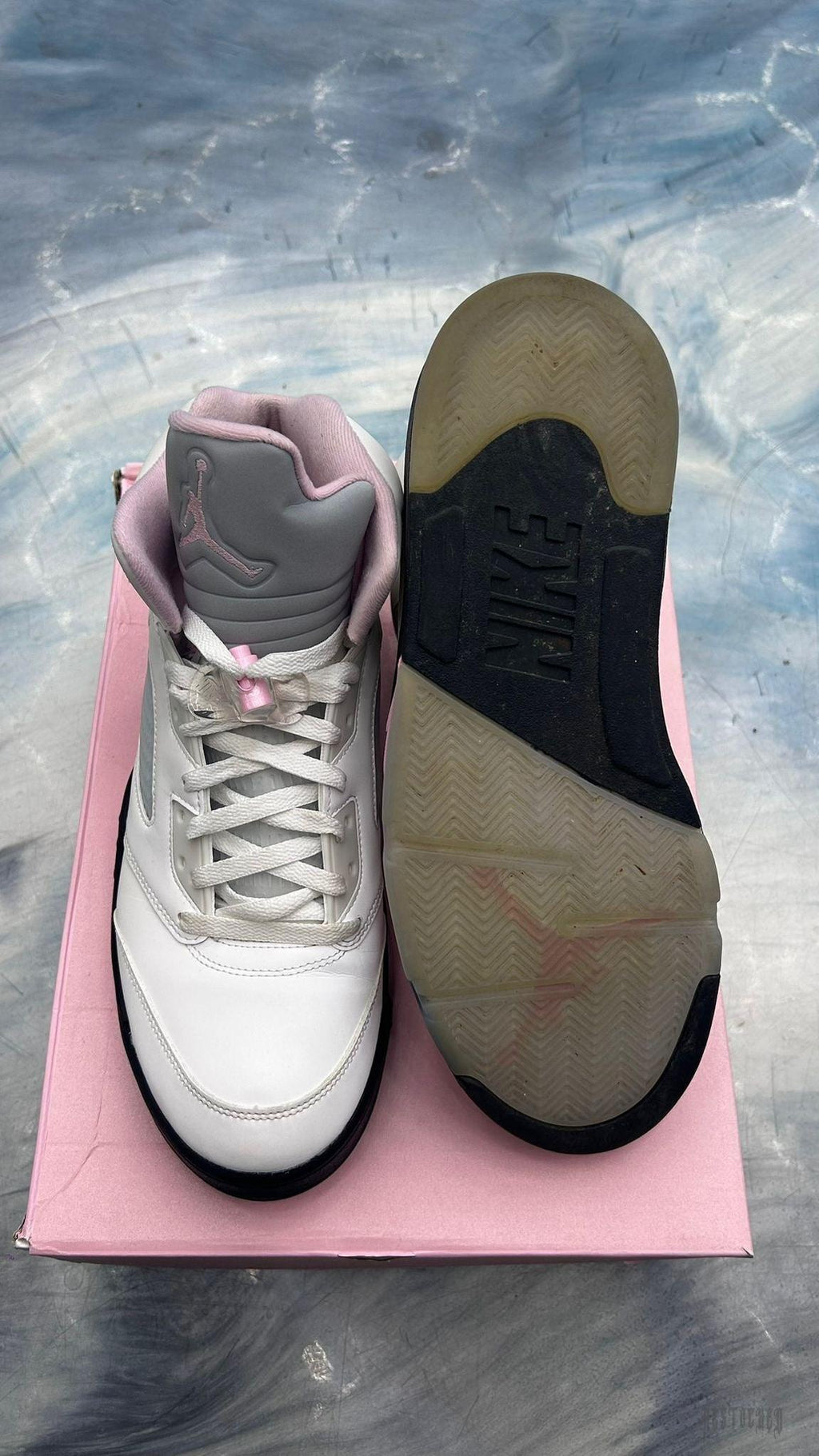 Pre-owned JORDAN 5 RETRO in medium soft pink and white, size 13, with gray accents and visible outsole.