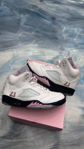 JORDAN 5 RETRO Medium Soft Pink pre-owned size 13 sneakers, white leather with pink accents and black soles.