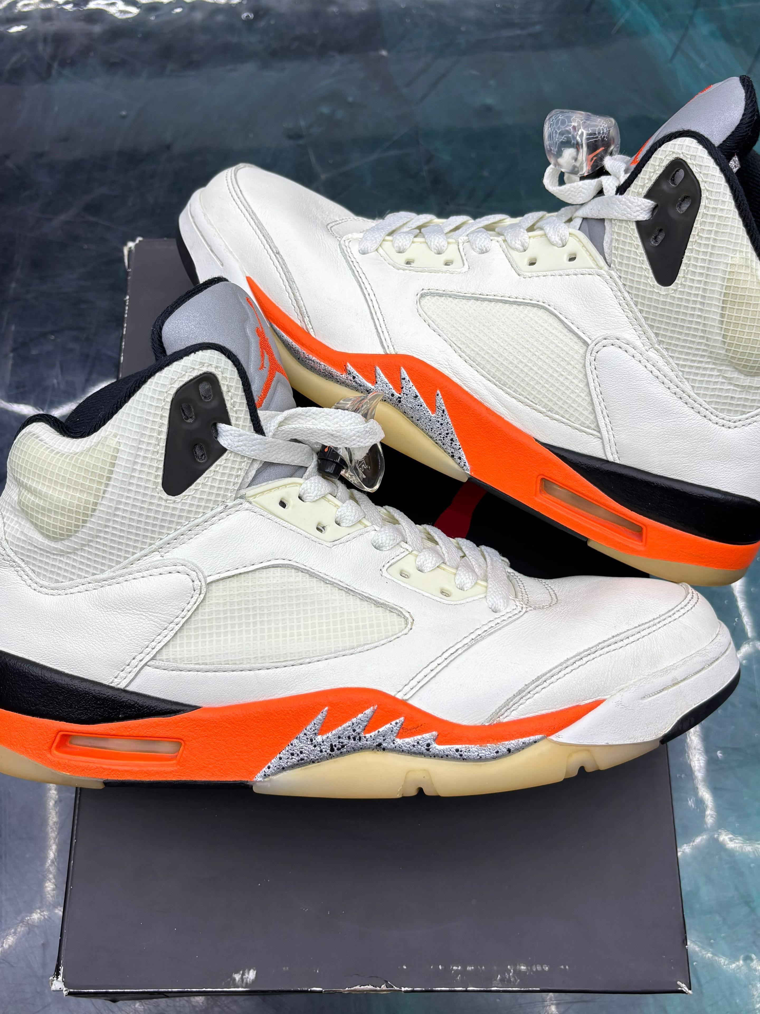 Pre-owned JORDAN 5 RETRO Shattered Backboard sneakers, white leather with orange and black accents, size 8.