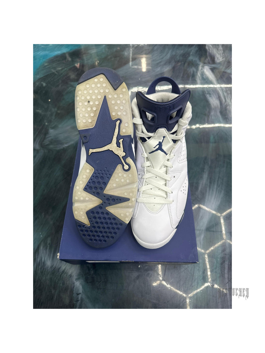 JORDAN 6 Retro Midnight Navy 2022 pre-owned size 12, white leather with navy accents, showing sole.