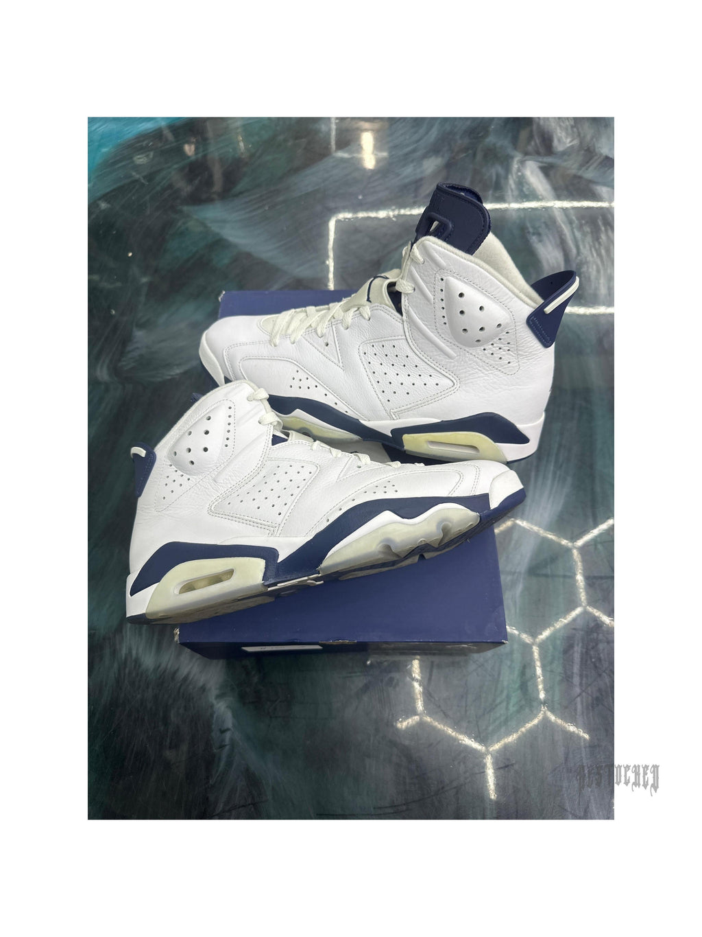 JORDAN 6 Retro Midnight Navy 2022 pre-owned size 12 sneakers, white leather with navy accents.