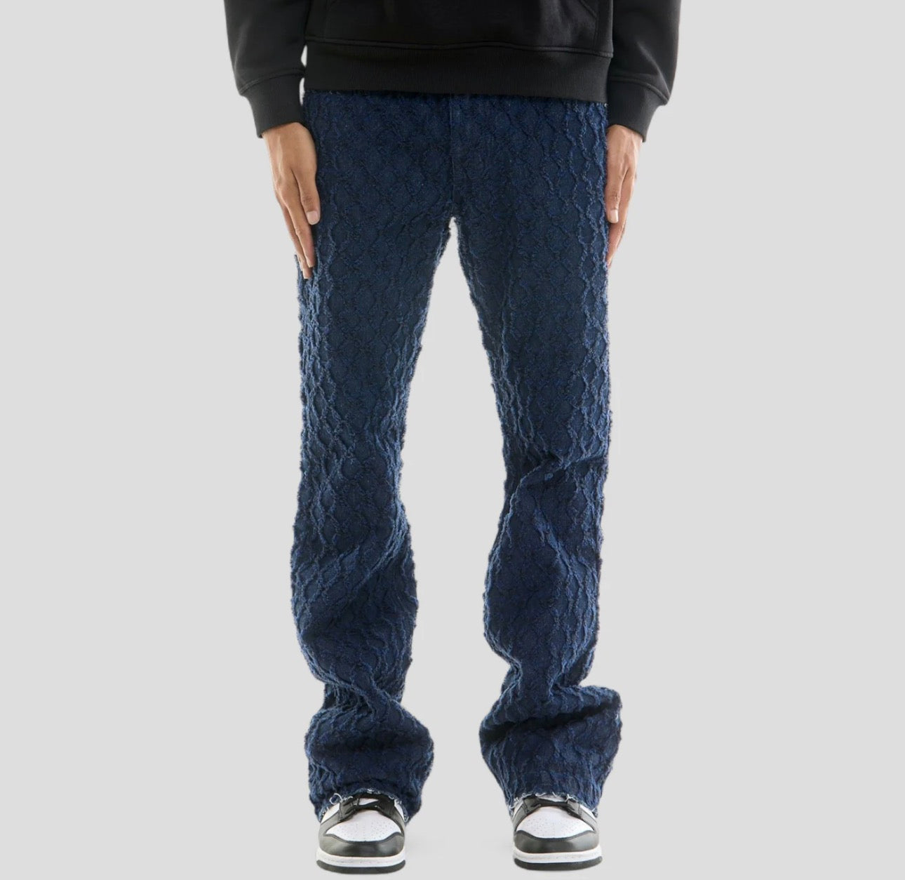 KDNK HIDDEN TRESURES FLARE KND4782, dark blue textured flare pants with a unique wavy pattern.