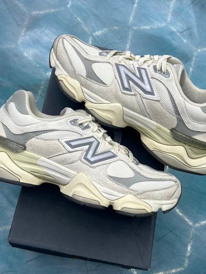 Pre-owned New Balance 9060 Sea Salt White sneakers, size 7.5, with suede and mesh details.