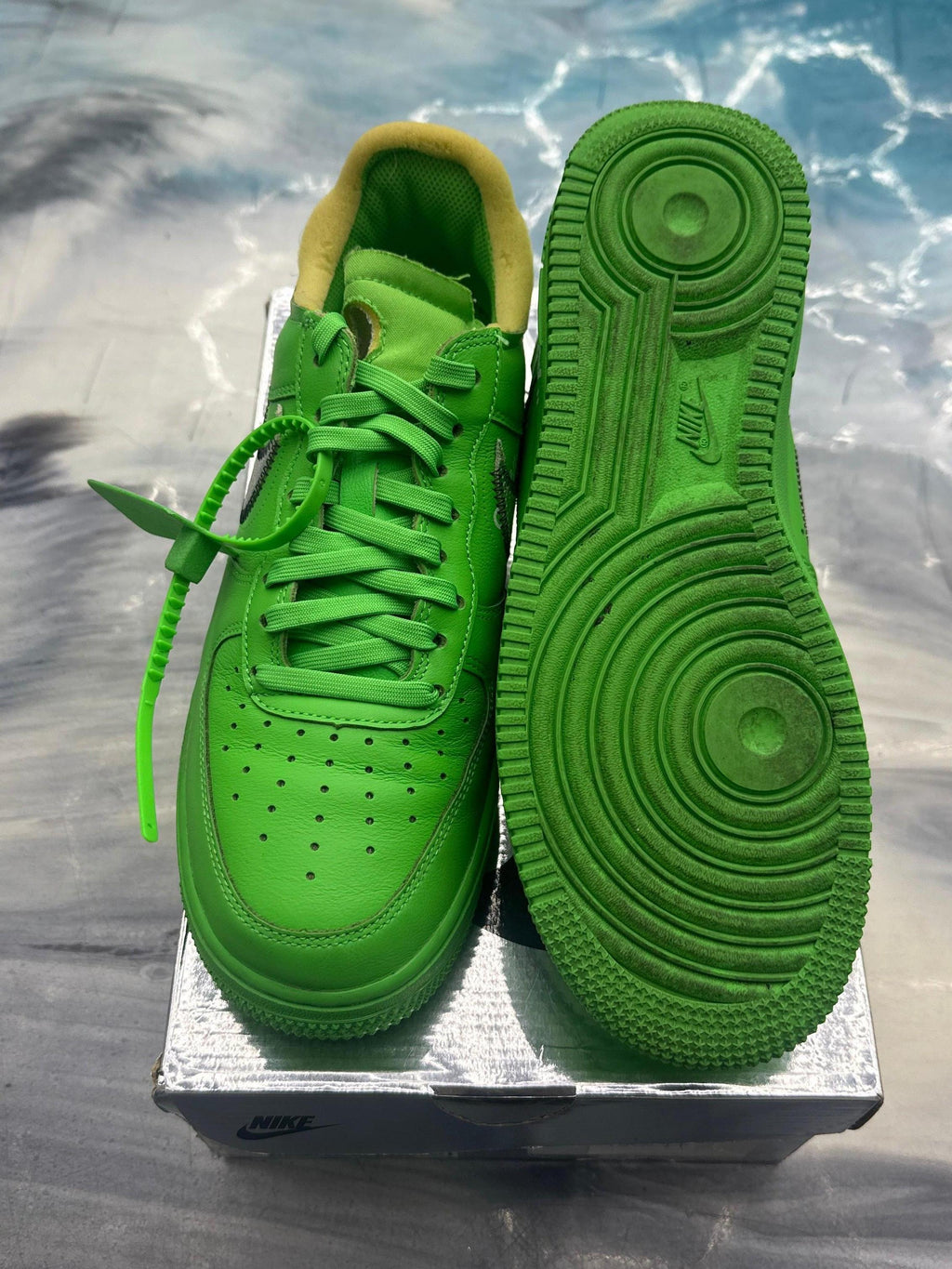 Pre-owned NIKE AIR FORCE 1 LOW OFF-WHITE BROOKLYN in vibrant green leather with yellow lining, size 7.5.