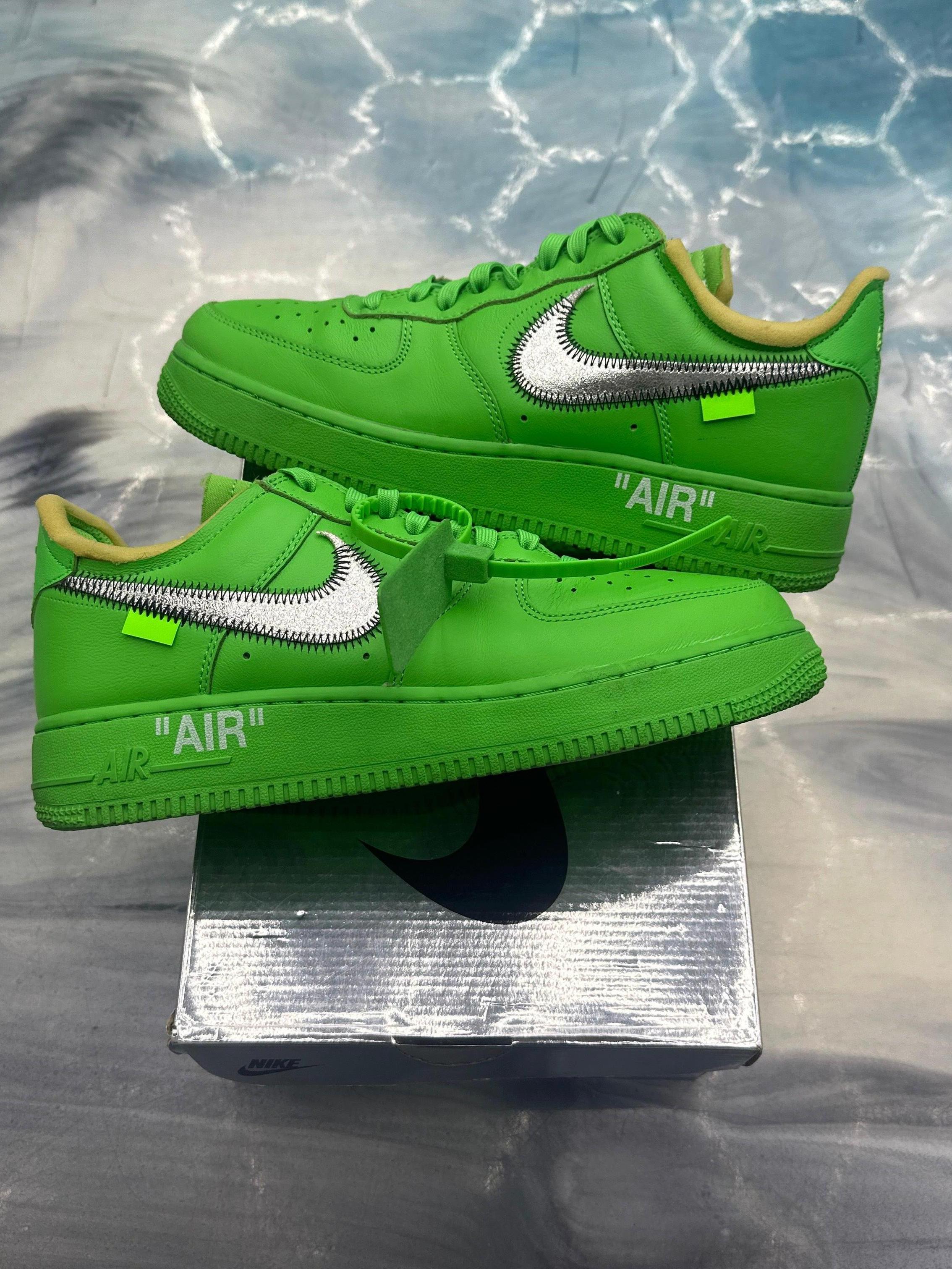 NIKE AIR FORCE 1 LOW OFF-WHITE BROOKLYN PRE OWNED SIZE 7.5 vibrant green leather sneakers with silver swoosh and "AIR" branding.