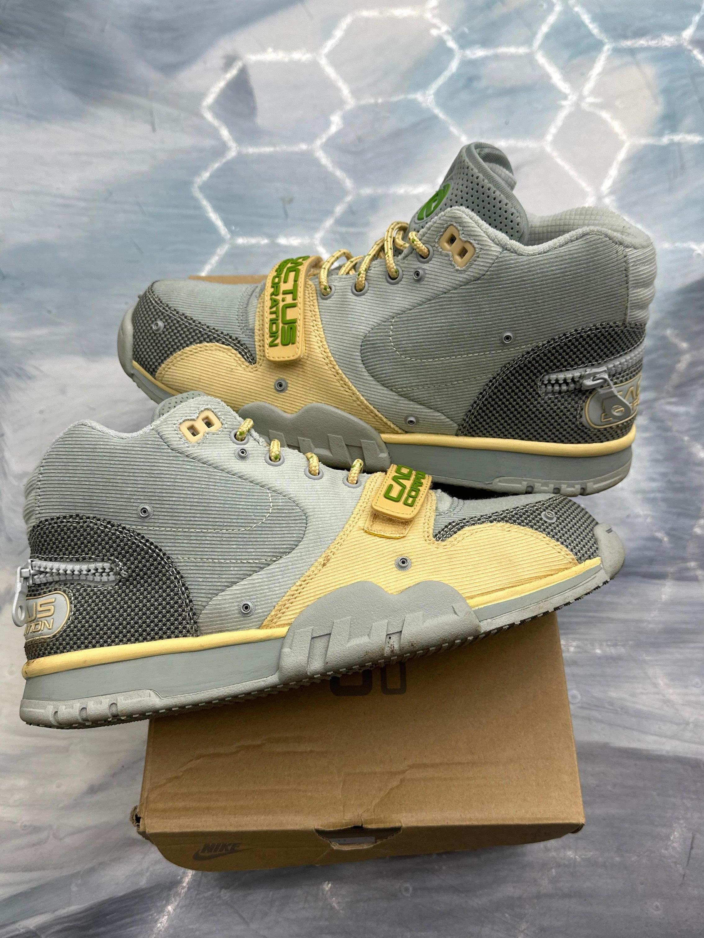 NIKE AIR TRAINER 1 SP Travis Scott Grey Haze sneakers, pre-owned size 9, with yellow accents.