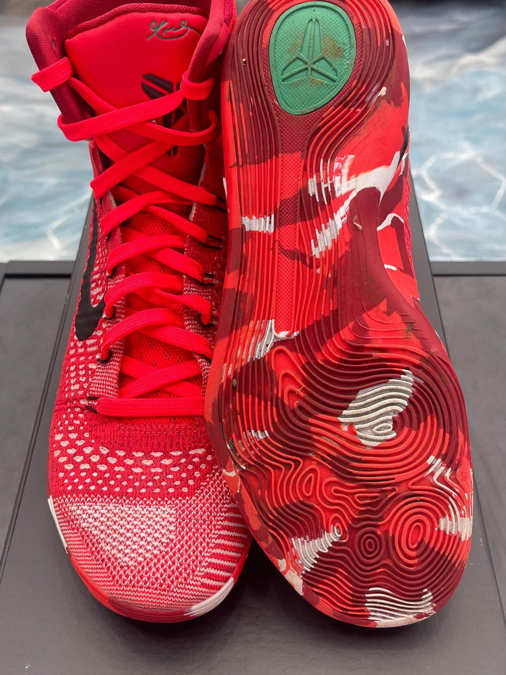 Pre-owned NIKE KOBE ELITE 9 PROTO CHRISTMAS red knit sneaker, size 9, with red camo sole.