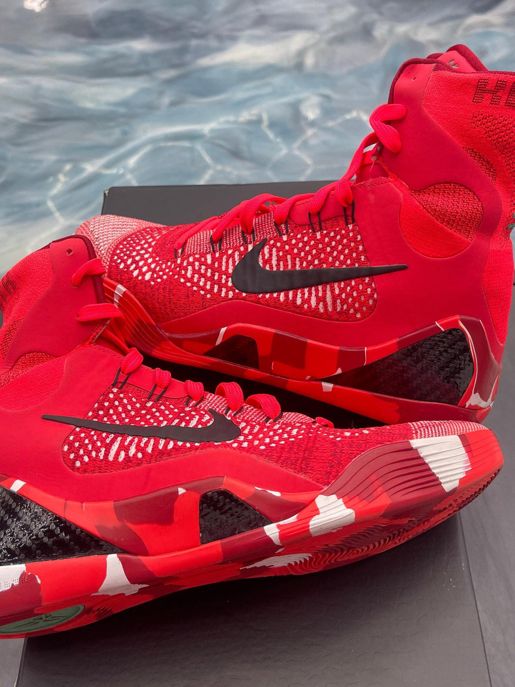 Pre-owned red Nike Kobe Elite 9 Proto Christmas sneakers, size 9, with white knit accents and black Swoosh.