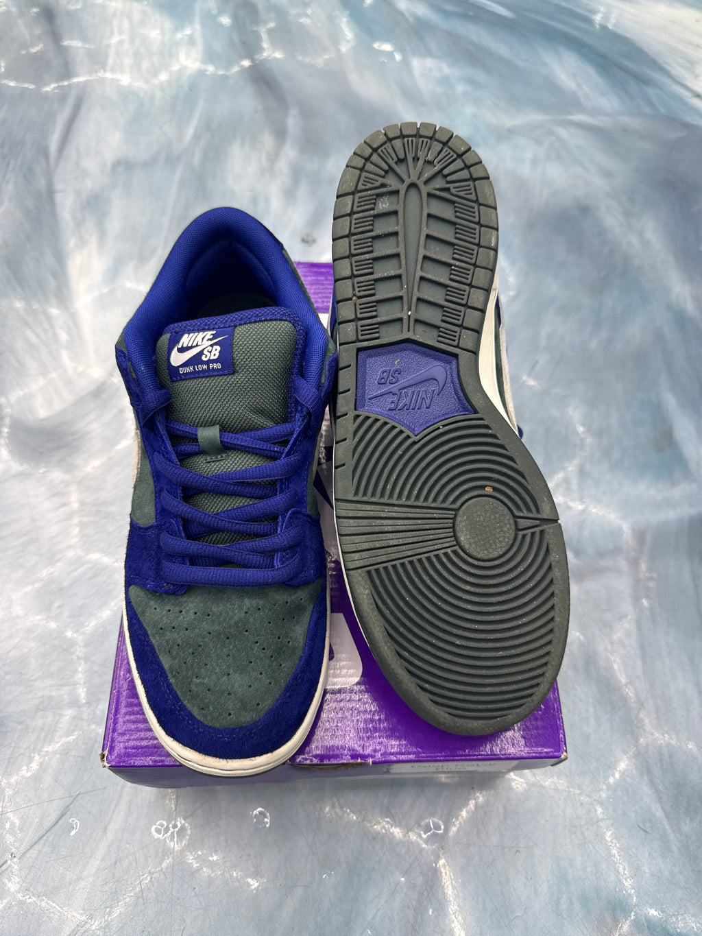 NIKE SB Dunk Low Deep Royal Blue pre-owned size 10, showing top and sole views.