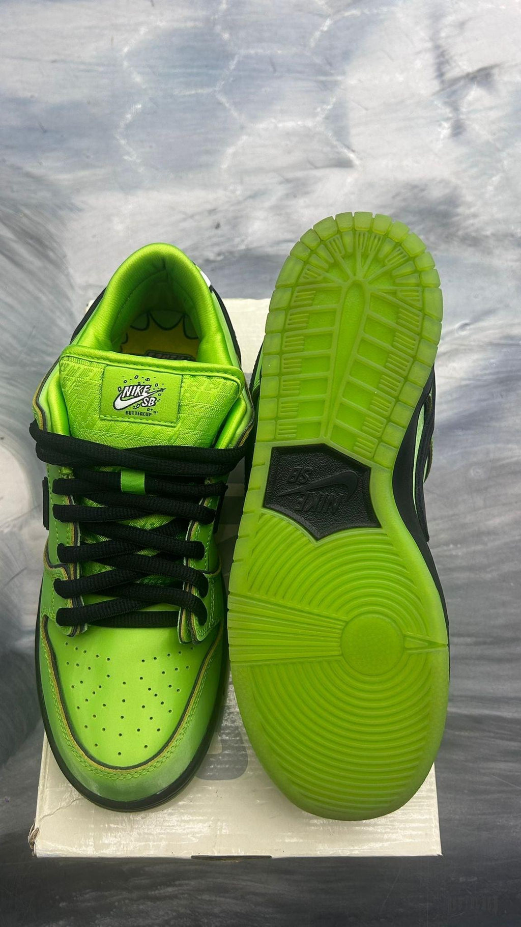 Pre-owned Nike SB Dunk Low Powerpuff Girls Buttercup sneakers, size 8.5, in vibrant green with black laces and sole.