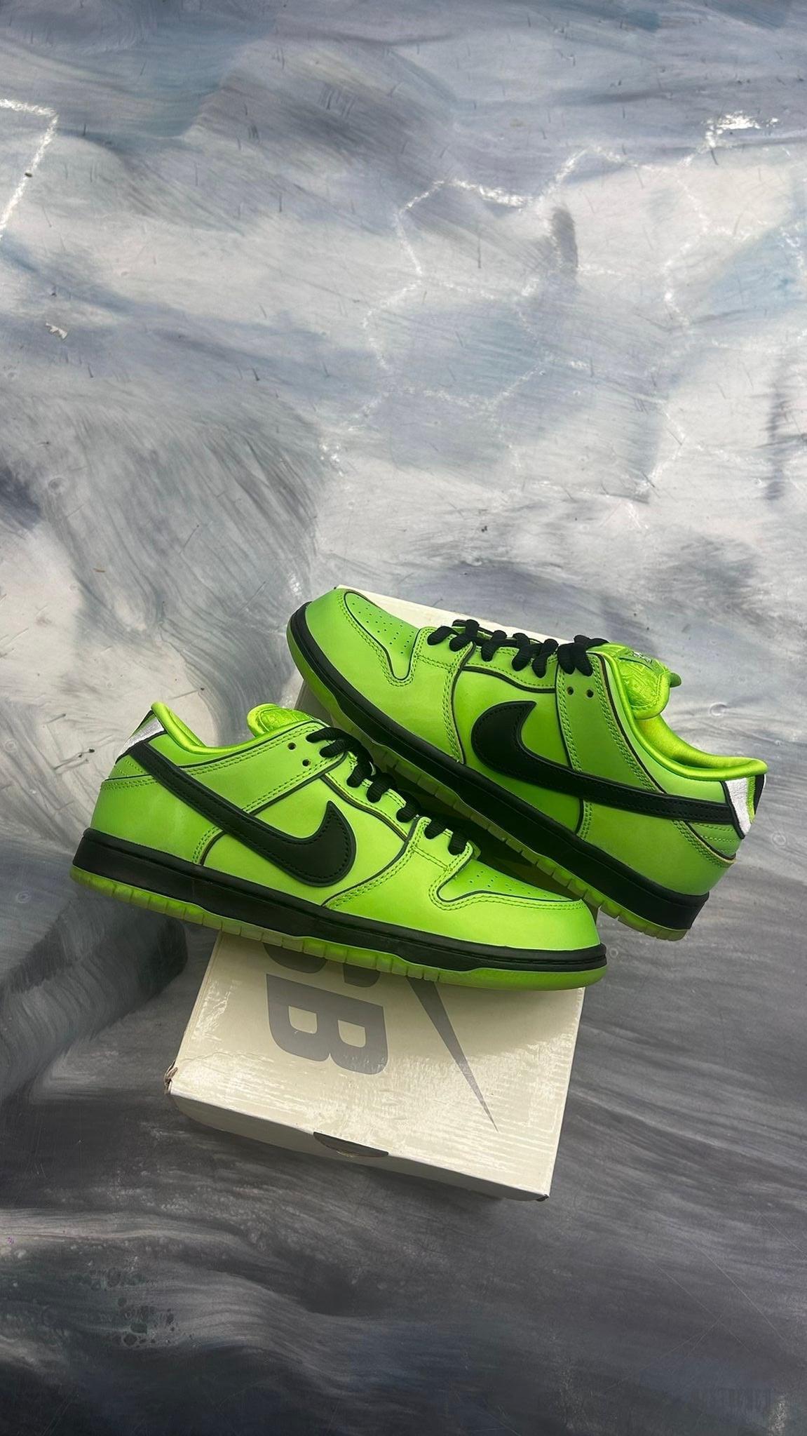 Pre-owned Nike SB Dunk Low Powerpuff Girls Buttercup sneakers, size 8.5, in vibrant green with black accents.