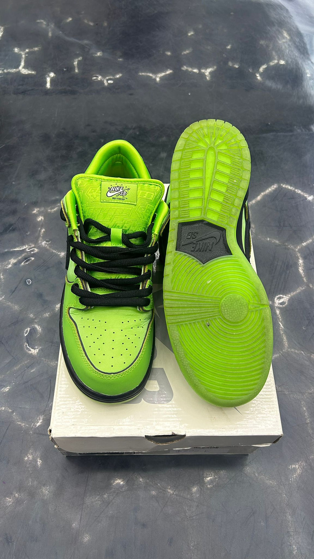 NIKE SB DUNK LOW POWERPUFF BUTTERCUP PRE OWNED SIZE 9.5